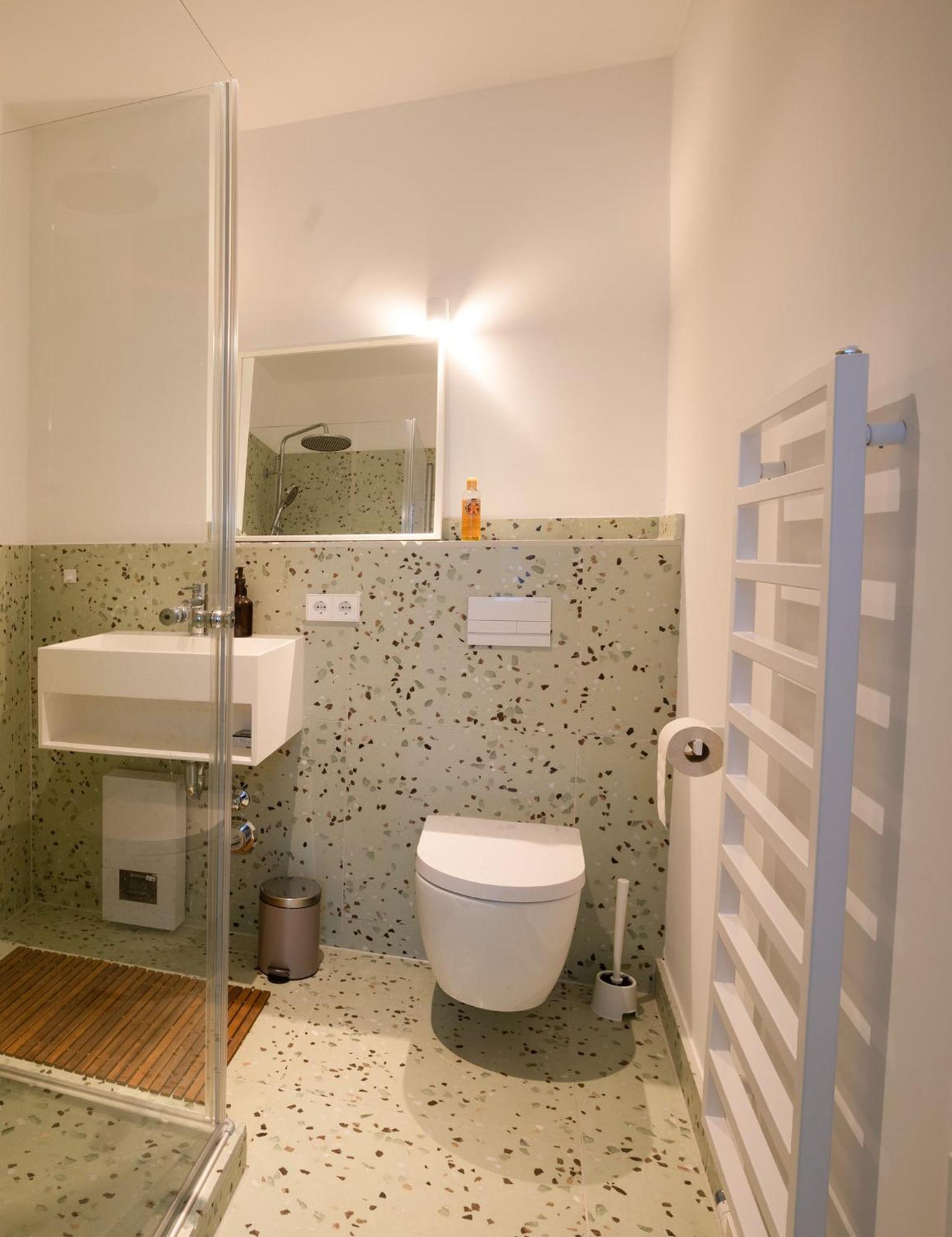 Loft In Hinterhof-remise Apartment *